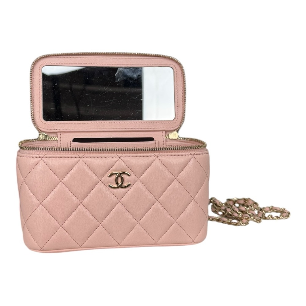 ❌SOLD❌ Chanel Light Pink Top Handle Vanity Bag - Picture 3 of 5